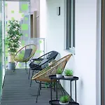 Sky One La Defense Apartman